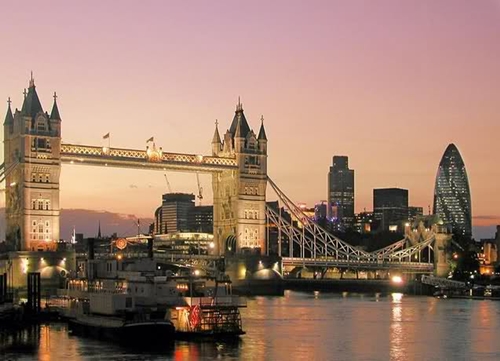 Plan Your Honeymoon in the Most Romantic Way in London - London Skyline